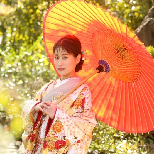 番傘を手にした色打掛の花嫁|伊勢おかげさま婚
